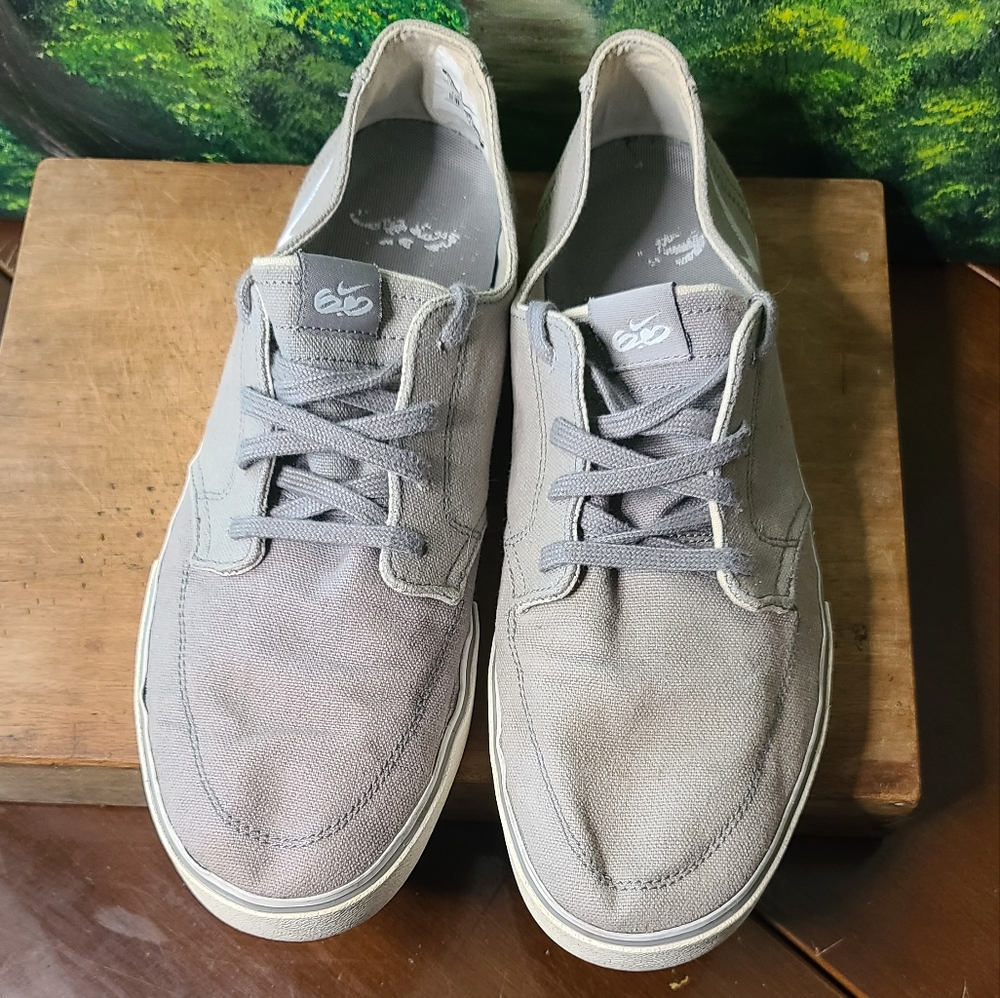 Nike Gray sneakers 9.5 men's Last Day !!! - Picture 6 of 9